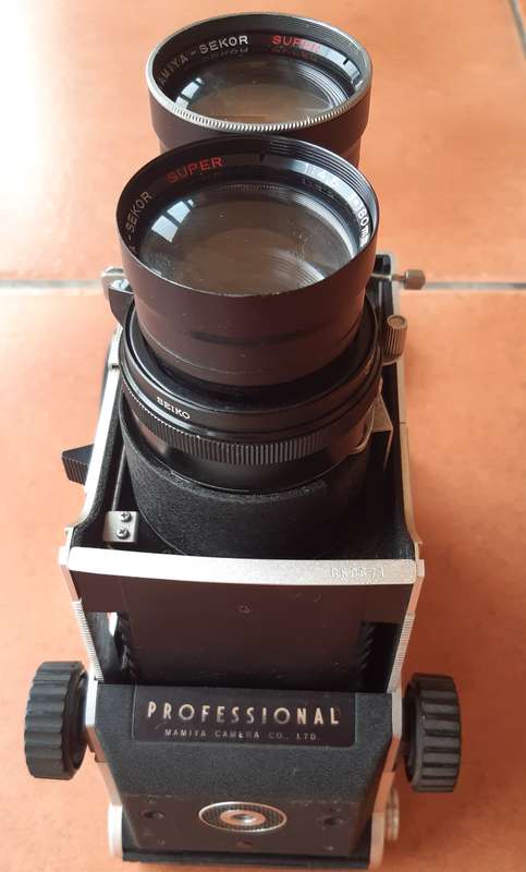 Vintage MAMIYA C220 Professional TLR Camera with Sekor 180mm lens