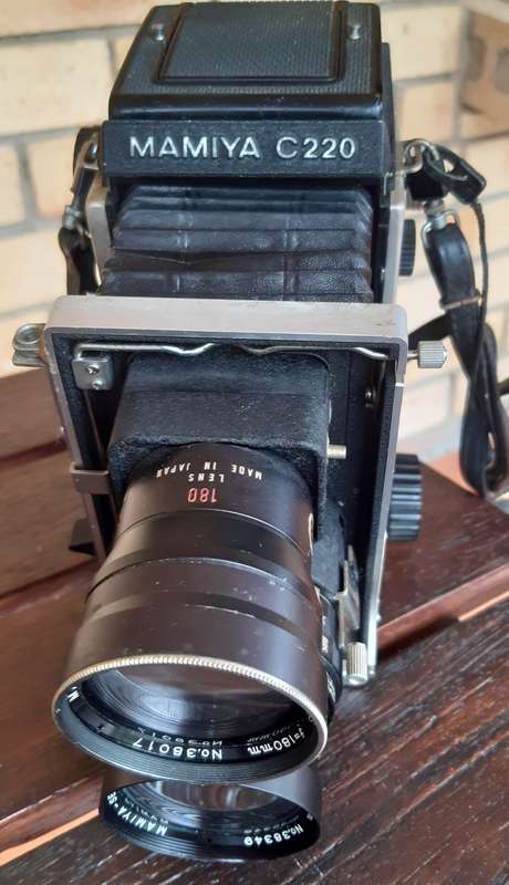 Vintage MAMIYA C220 Professional TLR Camera with Sekor 180mm lens