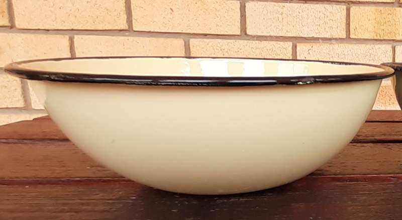 Enamel Bowls [ Diameter 17cm * 6cm Deep ]