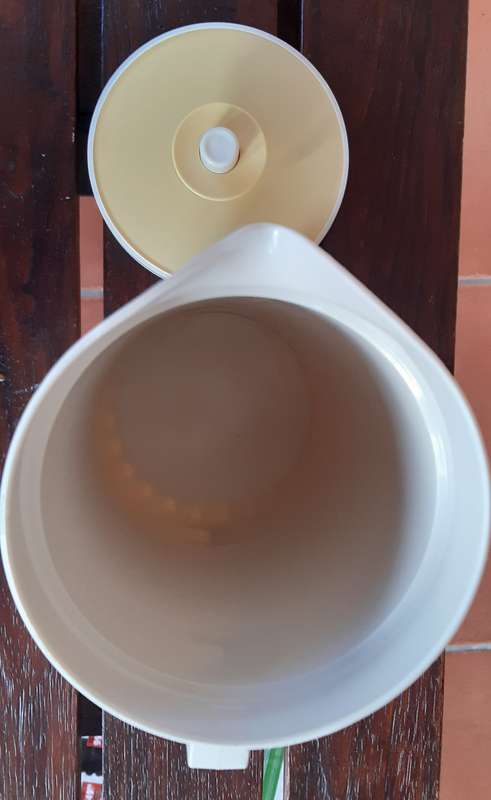 Vintage Tupperware 874-16 Cream Juice Jug Beige/ Yellow Lid