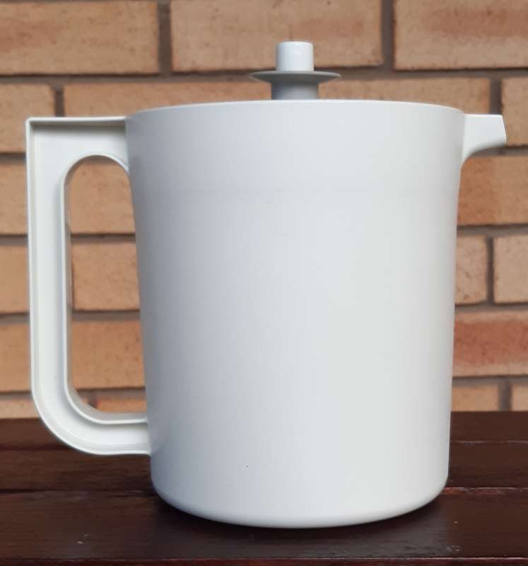 Vintage Tupperware 1.4 lt Pitcher [1575 -11] with Push Button Seal