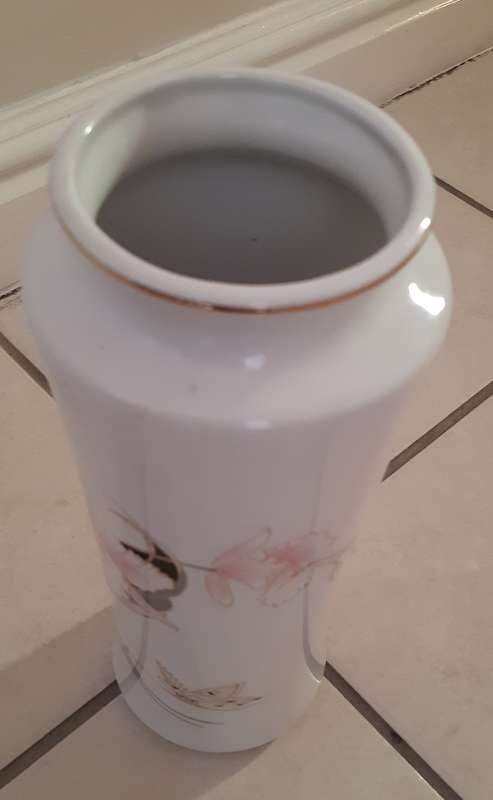 Table Vase (27cm) White with Flowers & Butterflies
