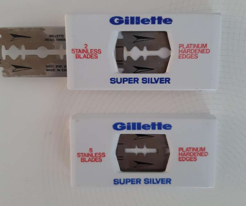 GILETTE STAINLESS PLATINUM RAZOR BLADES.