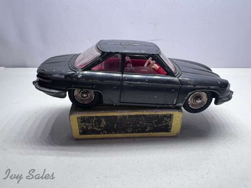 FRENCH Dinky Toys #524 - Panhard 24