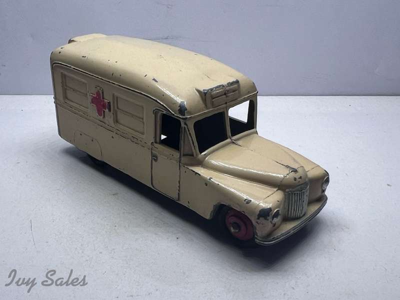 DINKY TOYS #253 DAIMLER AMBULANCE
