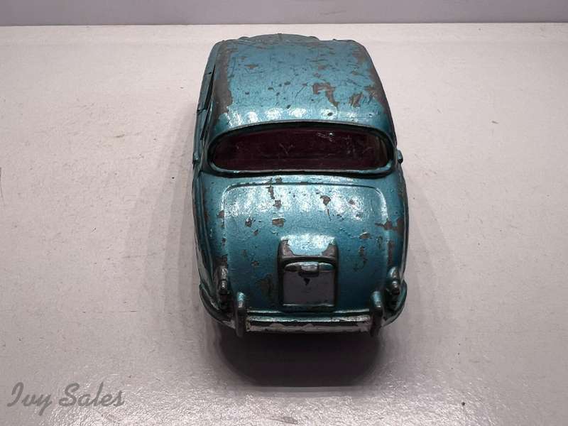 DINKY TOYS #146 DAIMLER V8 2.5 LITRE