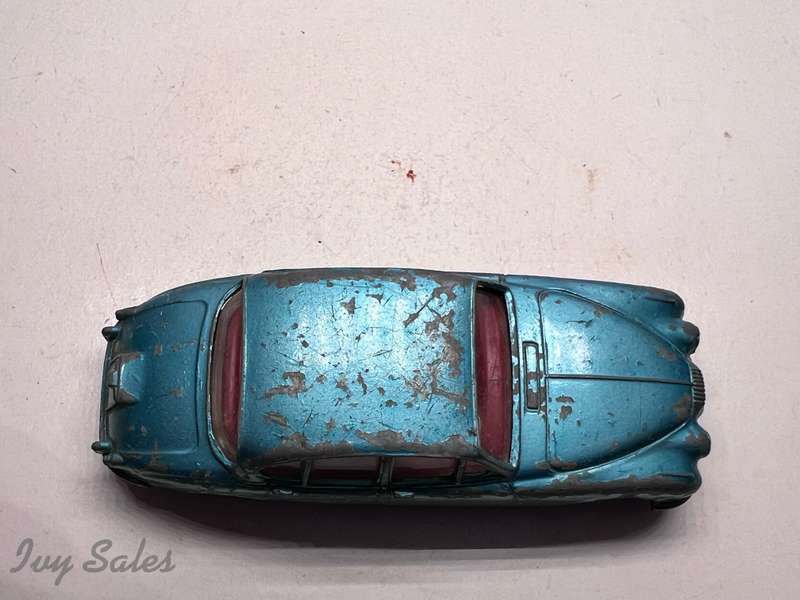 DINKY TOYS #146 DAIMLER V8 2.5 LITRE