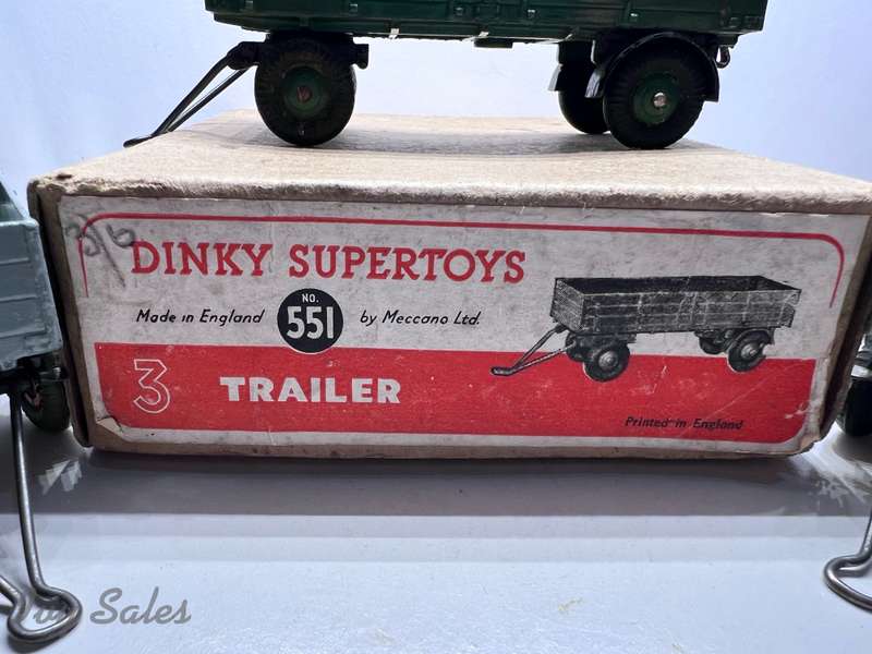DINKY TOYS COMMERCIAL TRADE BOX #551 X3 TRAILERS WITH ORIGINAL BOX
