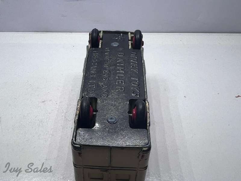 DINKY TOYS #253 DAIMLER AMBULANCE