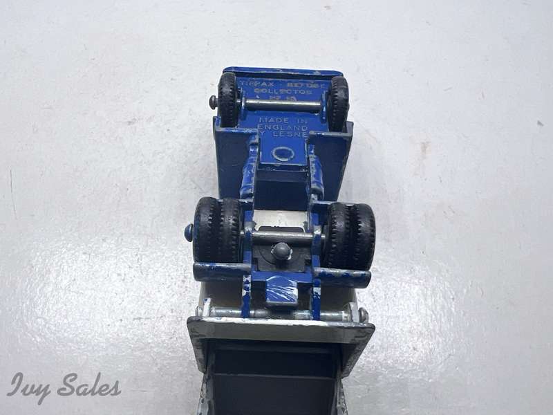 Matchbox #15 TIPPAX REFUSE COLLECTOR - OVERPAINT
