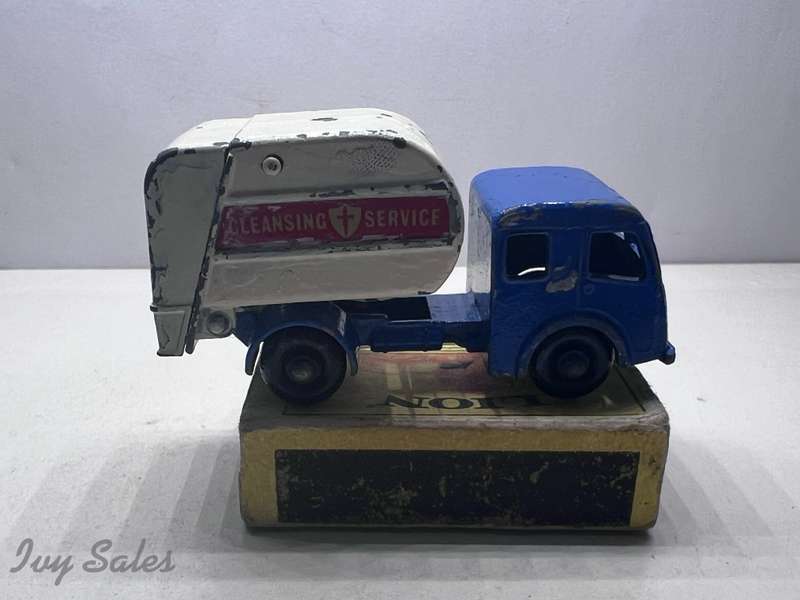 Matchbox #15 TIPPAX REFUSE COLLECTOR - OVERPAINT