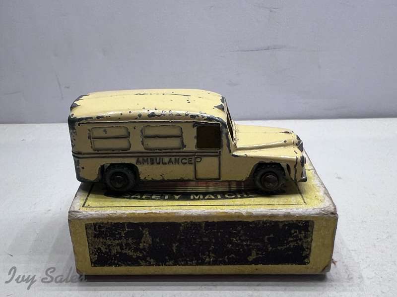 Matchbox #14 Daimler Ambulance