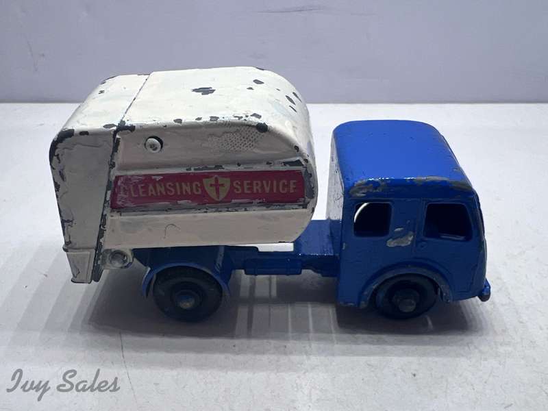 Matchbox #15 TIPPAX REFUSE COLLECTOR - OVERPAINT