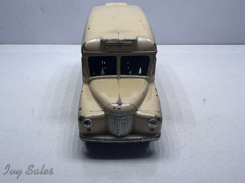 DINKY TOYS #253 DAIMLER AMBULANCE