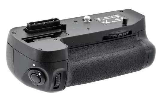 Generic Battery Grip for Nikon D7000 / D7200 DSLR Cameras (MB-D15)