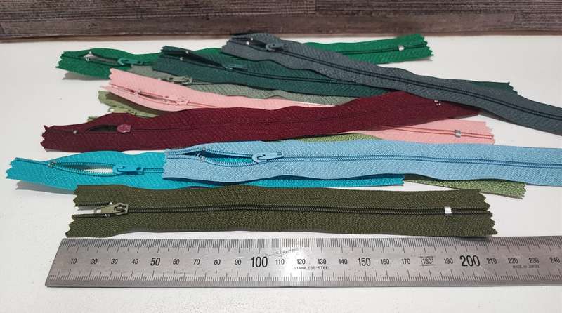 10 Pack Multi Coloured Zippers