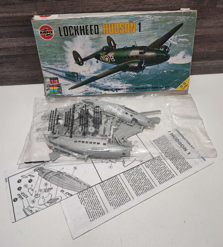 Vintage Airfix Lockheed Hudson 1 Aircraft Kit Scale 1:72