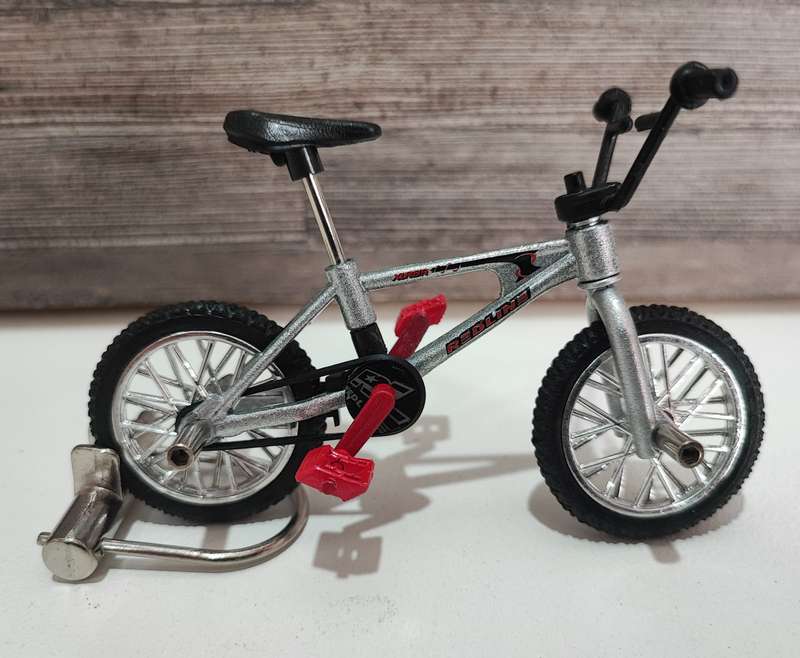 1999 Flick Trix Redline(Silver) Finger BMX with Accessories