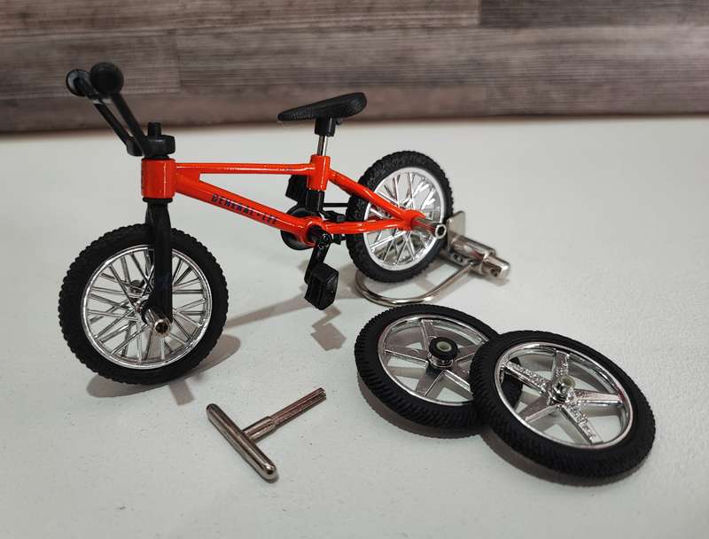 1999 Flick Trix General Lee(Orange) Finger BMX with Accessories