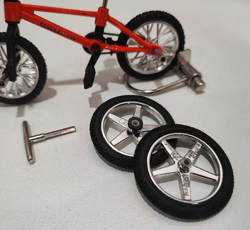 1999 Flick Trix General Lee(Orange) Finger BMX with Accessories