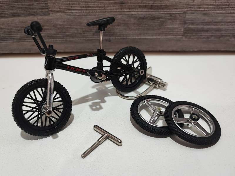 1999 Flick Trix Huffy(Black) Finger BMX with Accessories