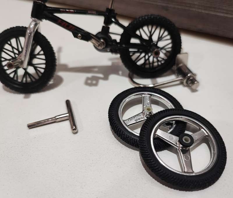 1999 Flick Trix Huffy(Black) Finger BMX with Accessories