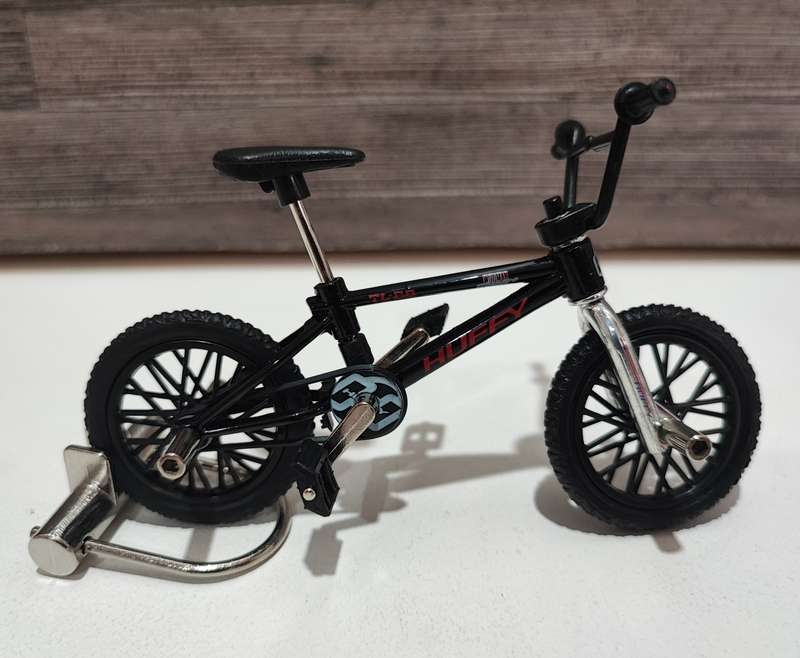 1999 Flick Trix Huffy(Black) Finger BMX with Accessories