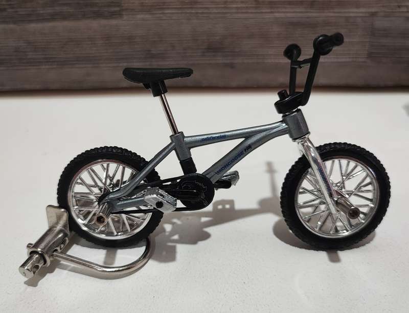 1999 Flick Trix Mongoose(Silver) Finger BMX with Accessories