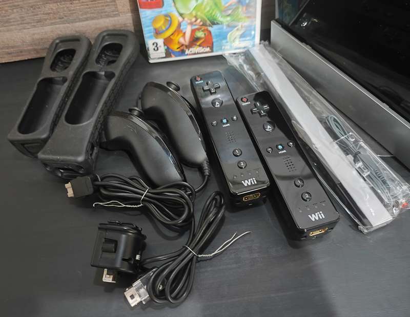 Nintendo Wii Bundle(Black) Free Shipping