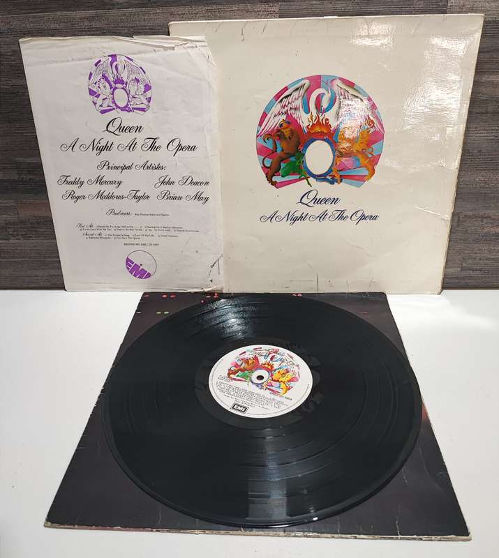 Vintage LP Record - Queen A night at the Opera