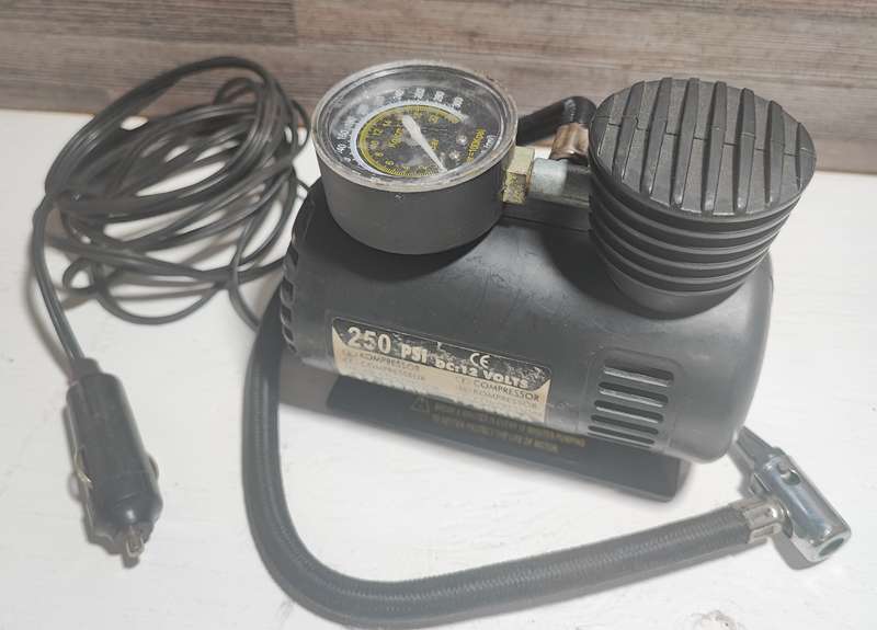 12V portable electric tire pump inflator