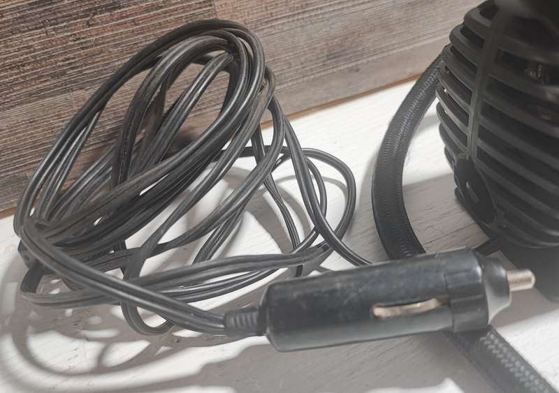 12V portable electric tire pump inflator
