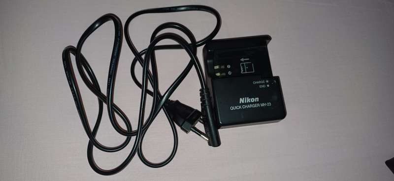 **REDUCED** Nikon D3000 plus 2 lenses and other accessories for sale