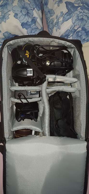 **REDUCED** Nikon D3000 plus 2 lenses and other accessories for sale