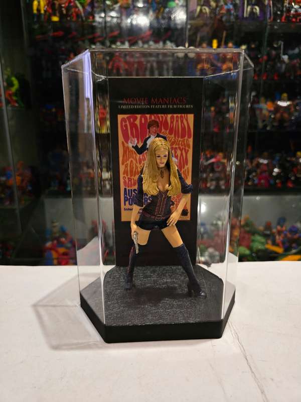 1999 Mcfarlane Austin Powers Felicity Shagwell Figure In Acrylic Case