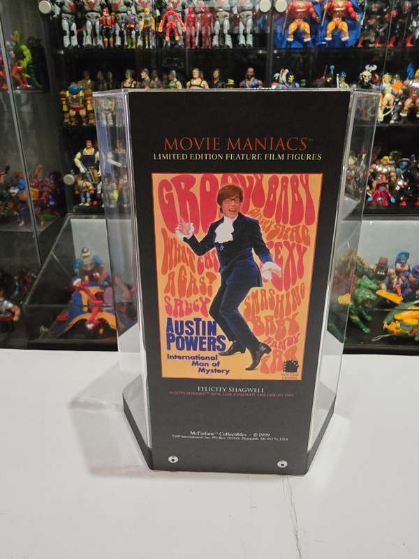 1999 Mcfarlane Austin Powers Felicity Shagwell Figure In Acrylic Case
