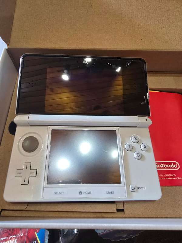 Boxed Nintendo 3DS Ice White Console