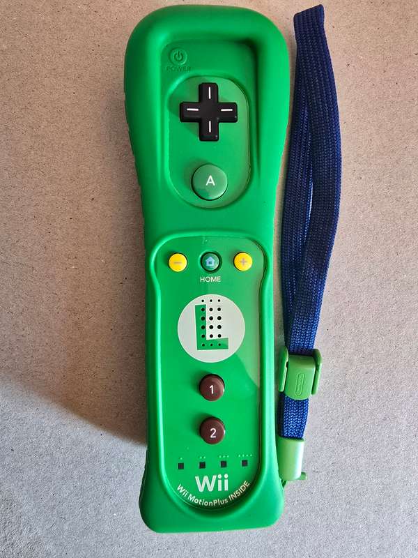 Nintendo Wii Remote Motion Plus Luigi Edition