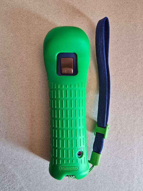 Nintendo Wii Remote Motion Plus Luigi Edition