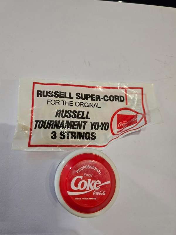Vintage Coca Cola Professional Yo-Yo With Pack Of Strings