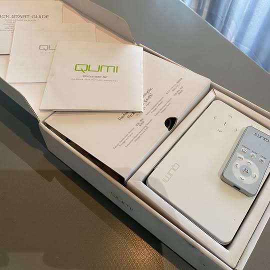 QUMI Q2 HD LED Micro multimedia projector.