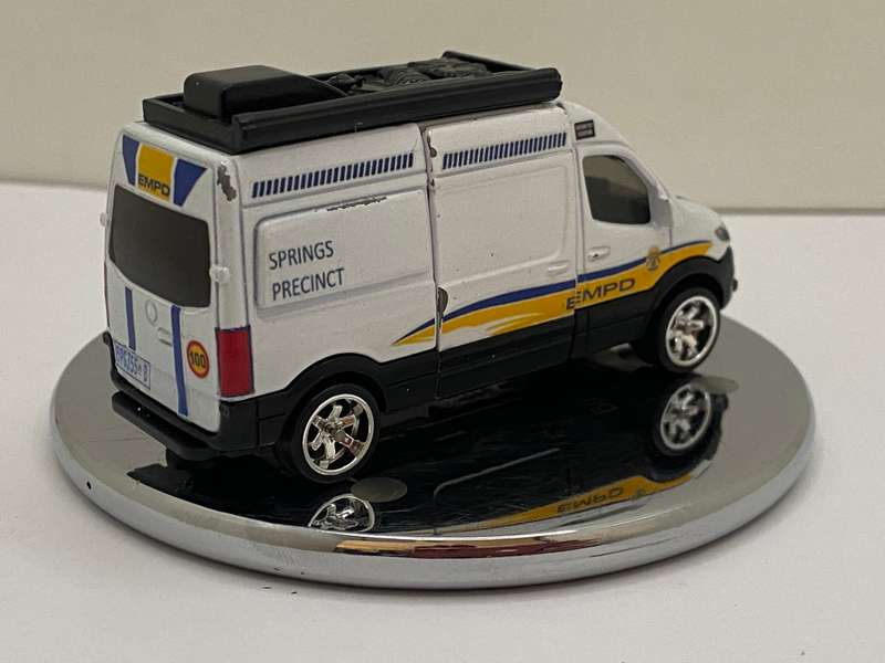 Matchbox Moving Parts Customised - Mercedes Benz Sprinter - EMPD custom