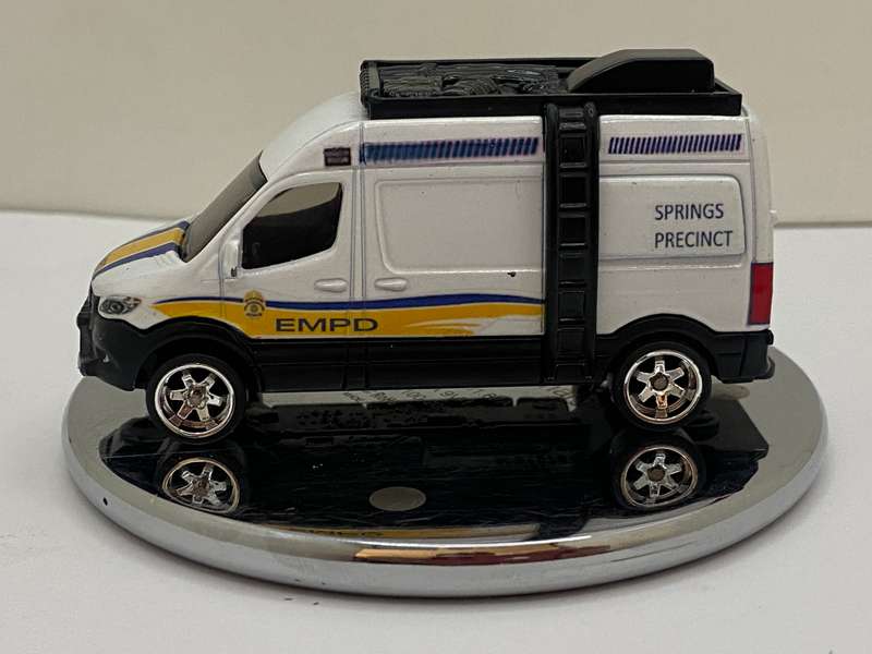 Matchbox Moving Parts Customised - Mercedes Benz Sprinter - EMPD custom
