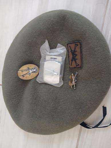 SWATF - SWA MILITARY BERET + 1X HEAD QUARTERS + 2X MARKSMAN BADGES + BELTBUCKLE - LOT