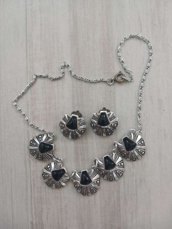 Costume Jewellery - Necklace and Earing Set