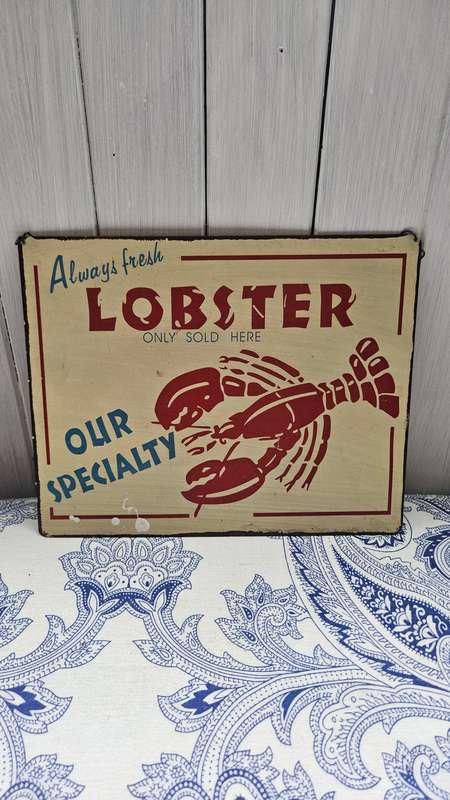 Vintage style metal wall hanging 20cm x 25cm.