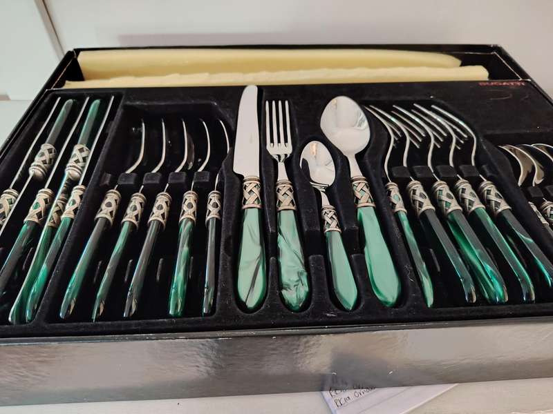 Stunning Bugatti Italian an cutlery dinner set