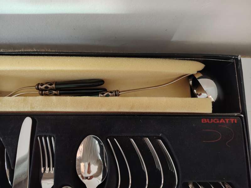 Stunning Bugatti Italian an cutlery dinner set