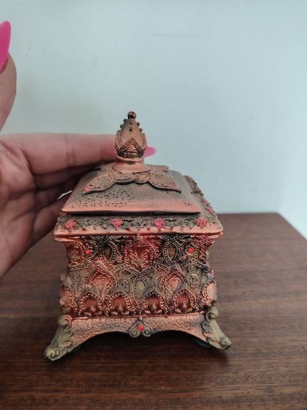 Beautiful oriental style resin trinket box