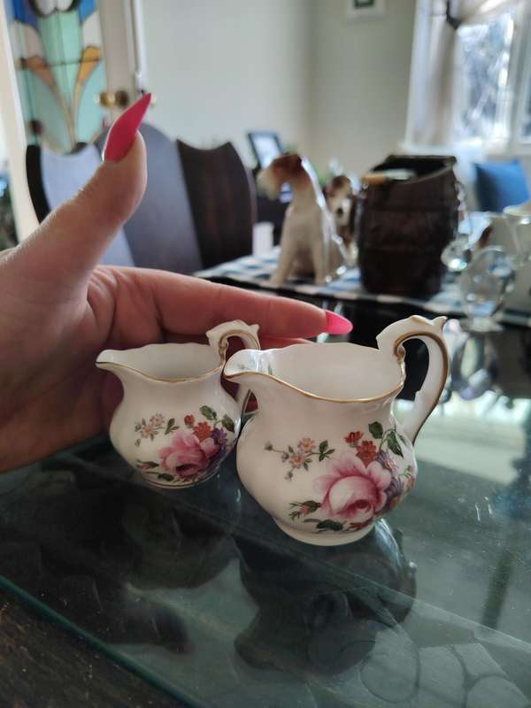 Royal crown Derby miniature creamers